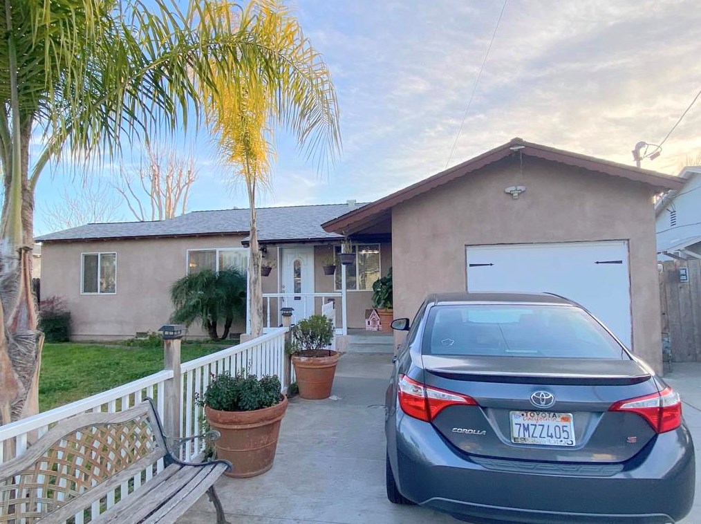 943 Midway Dr, Escondido CA  92027-1744 exterior