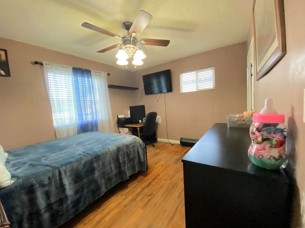 943 Midway Dr, Escondido CA  92027-1744 exterior