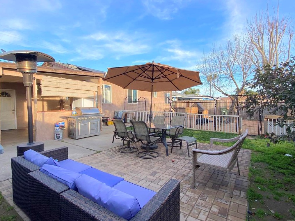 943 Midway Dr, Escondido CA  92027-1744 exterior