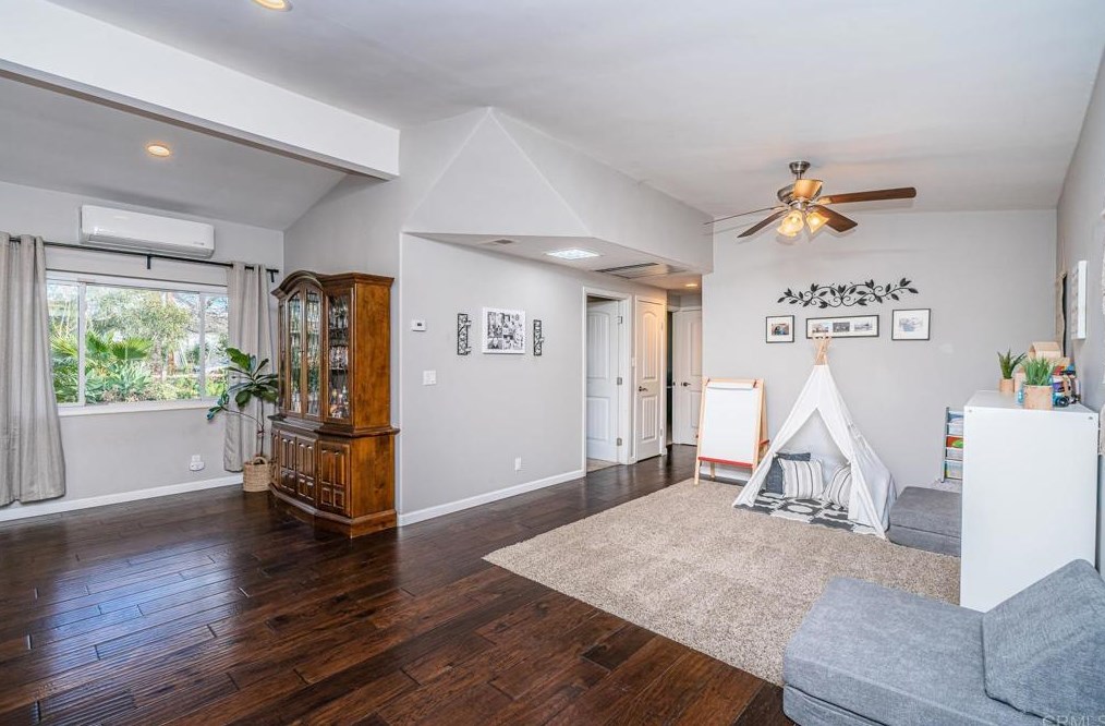 1925 Alexander Dr, Escondido CA  92025-6404 exterior