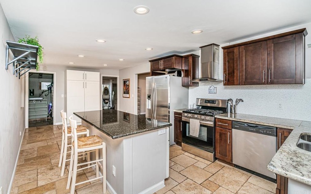 1925 Alexander Dr, Escondido CA  92025-6404 exterior