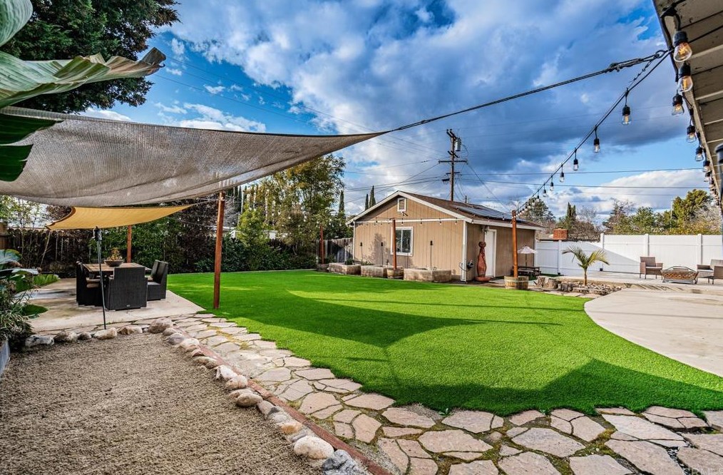 1925 Alexander Dr, Escondido CA  92025-6404 exterior