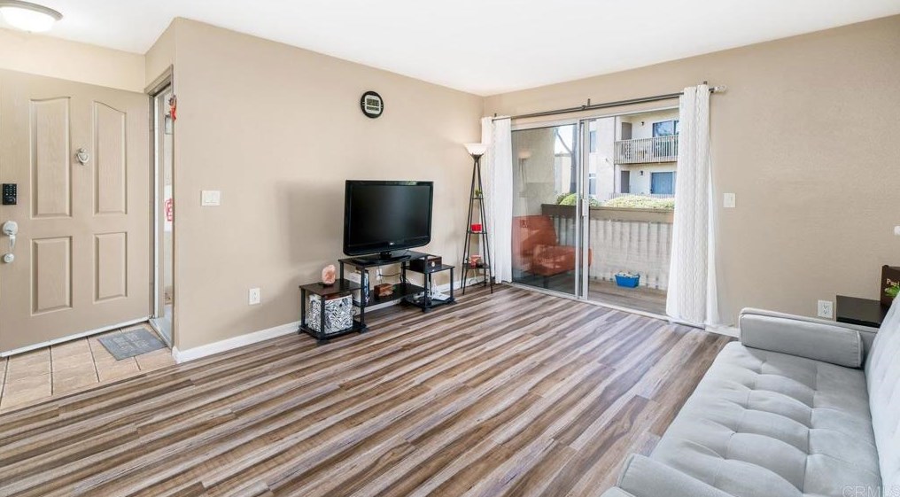432 Edgehill Ln #102, Oceanside, CA 92054