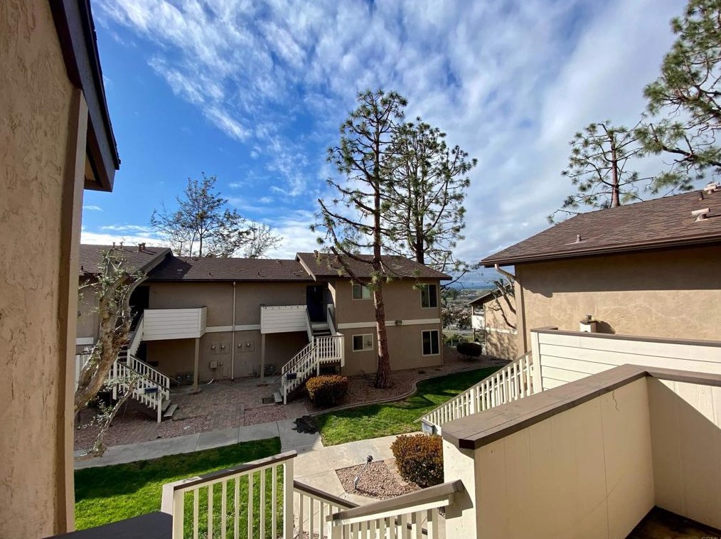 303 Stage Coach Rd, Oceanside, CA 92057