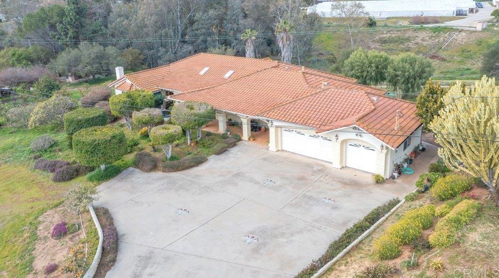 2204 Alvarado St, Fallbrook, CA 92028-2516
