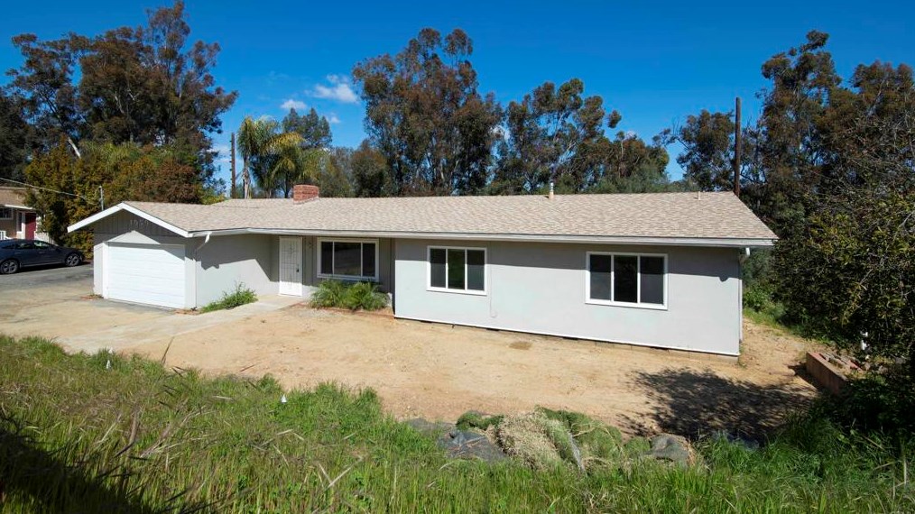 1050 Metcalf St, Escondido, CA 92026-2302
