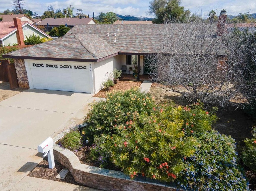 920 Summerfield Pl, Escondido, CA 92027-4108