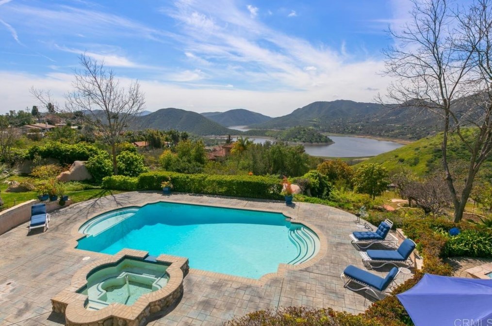 3261 Purer Rd, Escondido, CA 92029-7204