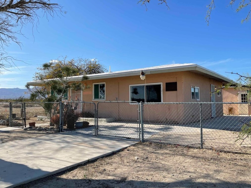 1048 Sea Raider Ave, Thermal, CA 92274