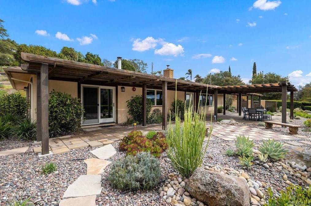 3428 Sunset Dr, Fallbrook CA  92028-9579 exterior