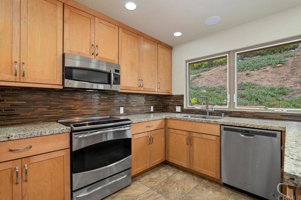 3428 Sunset Dr, Fallbrook CA  92028-9579 exterior