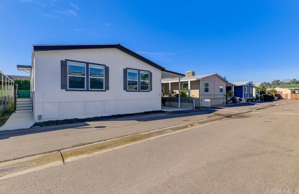 13613 Poinsettia Dr, Poway CA  92064-4025 exterior