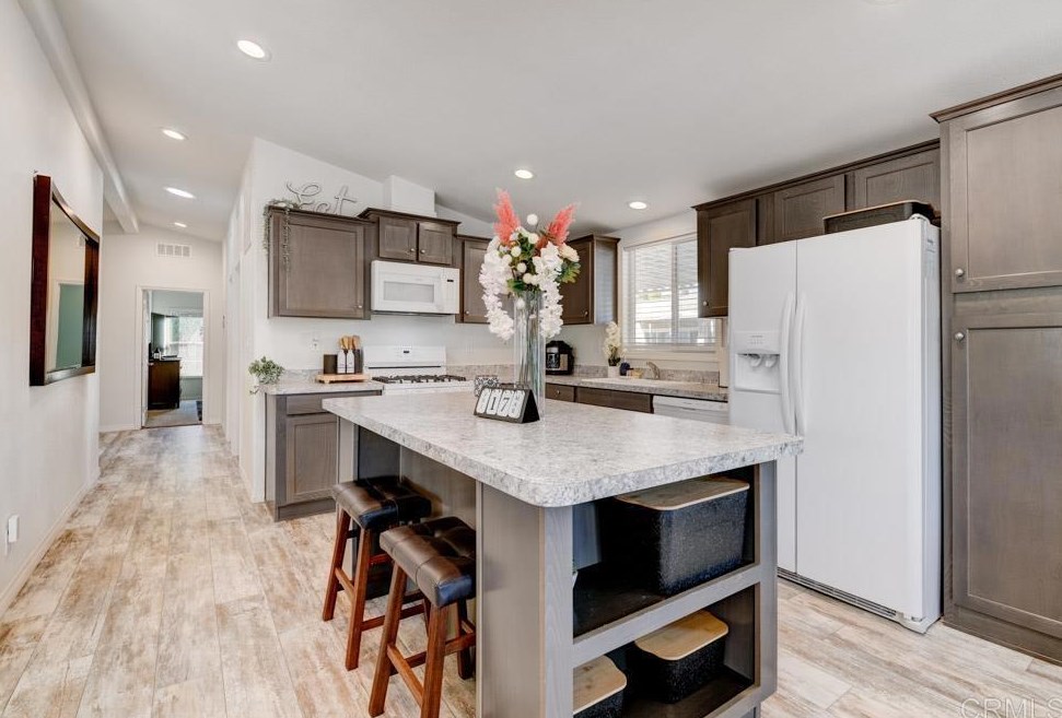 13613 Poinsettia Dr, Poway CA  92064-4025 exterior