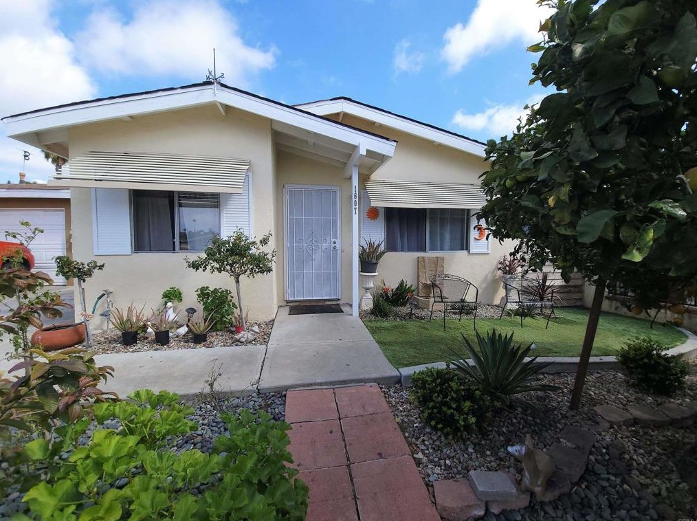 1607 Calle Jules, Vista, CA 92084