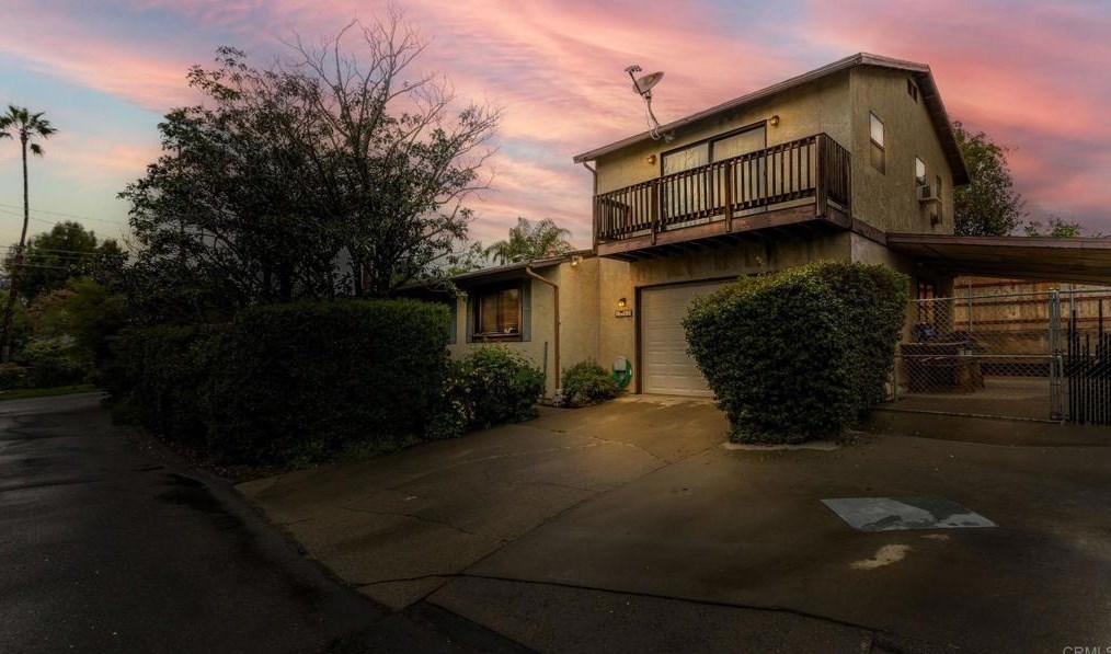 1040 Metcalf St, Escondido, CA 92026-2302
