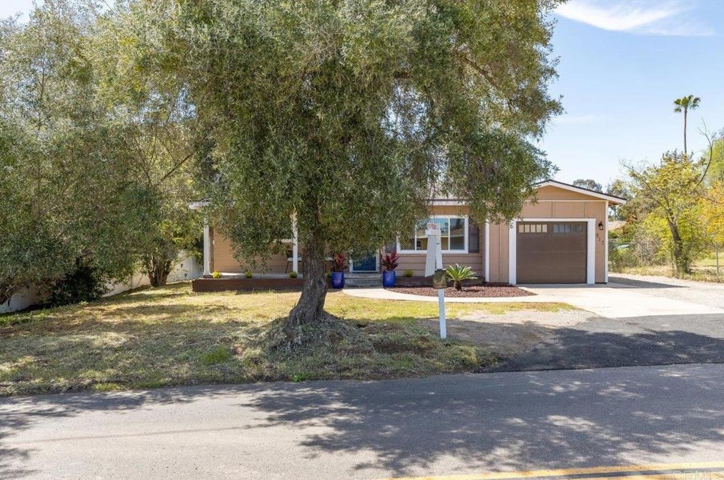 917 Hamilton Ln, Escondido, CA 92029