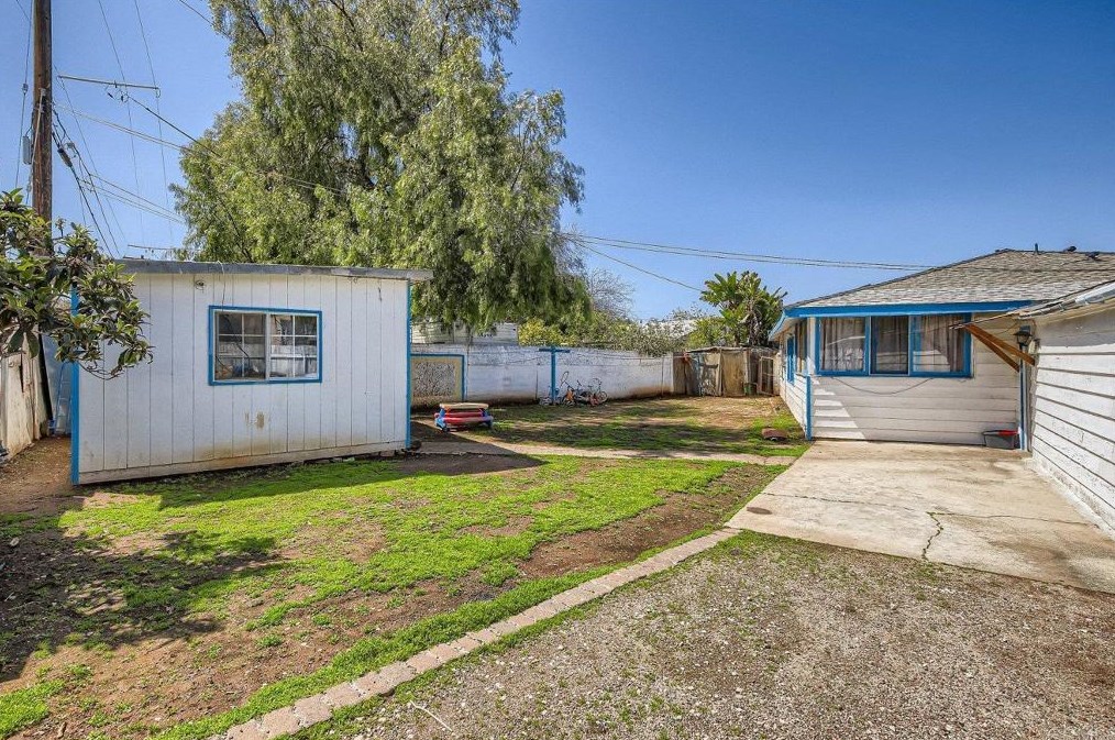 1101 Redwood St, Escondido, CA 92025-5614