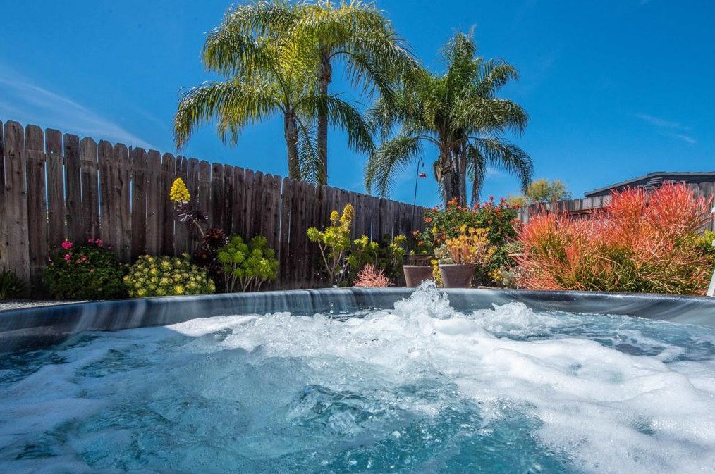1083 Nightingale Pl, Escondido, CA 92027-1267