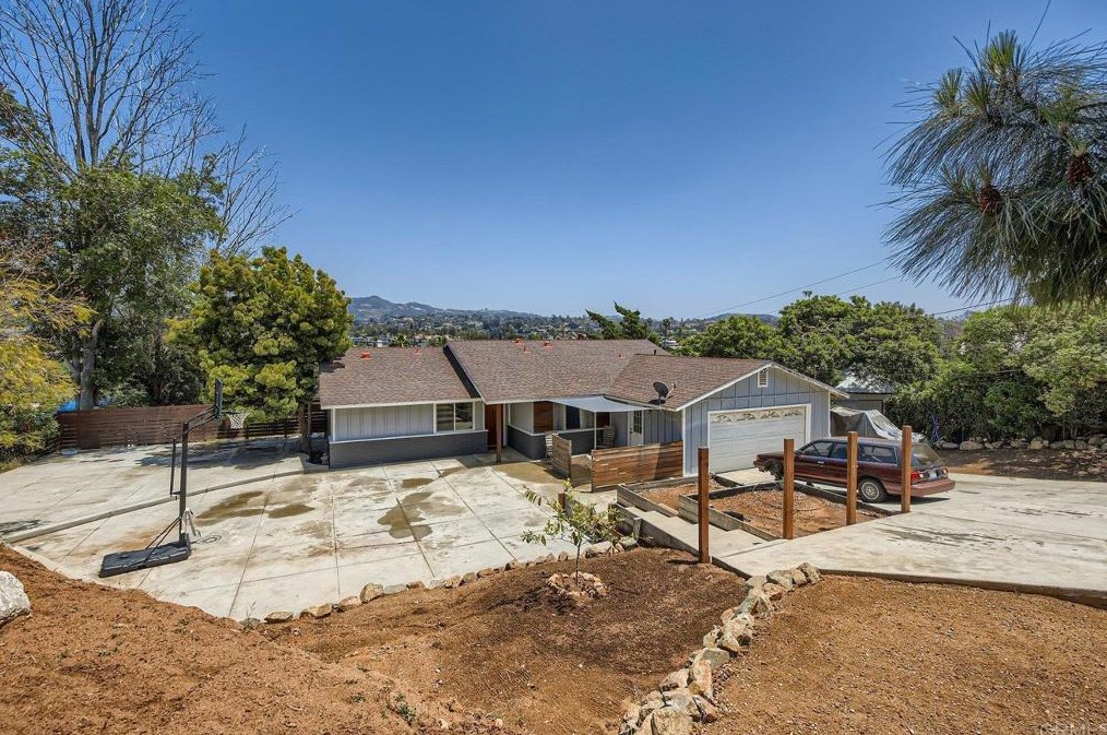 356 Crest Dr, Vista, CA 92084