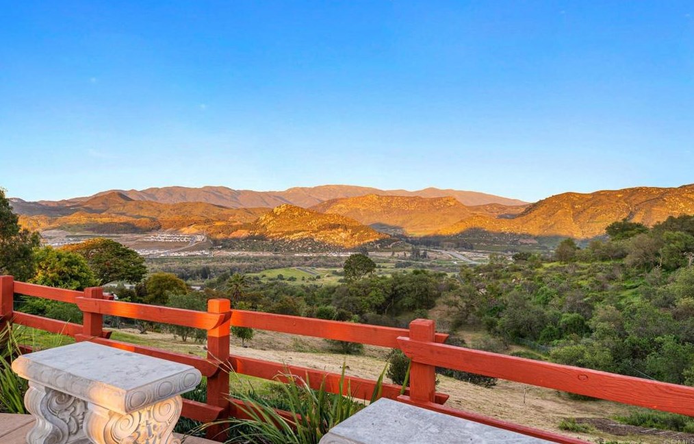 2974 Sumac Rd, Fallbrook CA  92028-8704 exterior