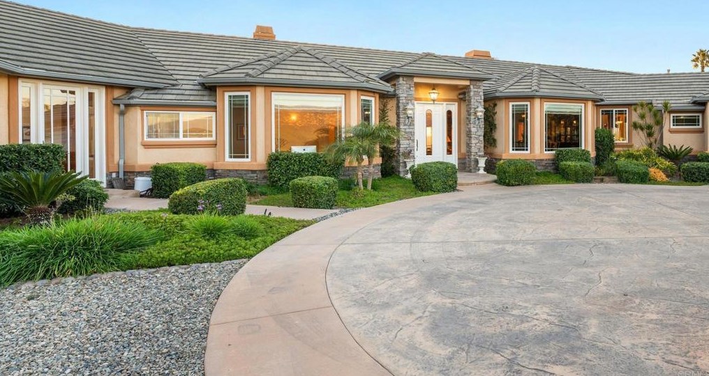 2974 Sumac Rd, Fallbrook CA  92028-8704 exterior