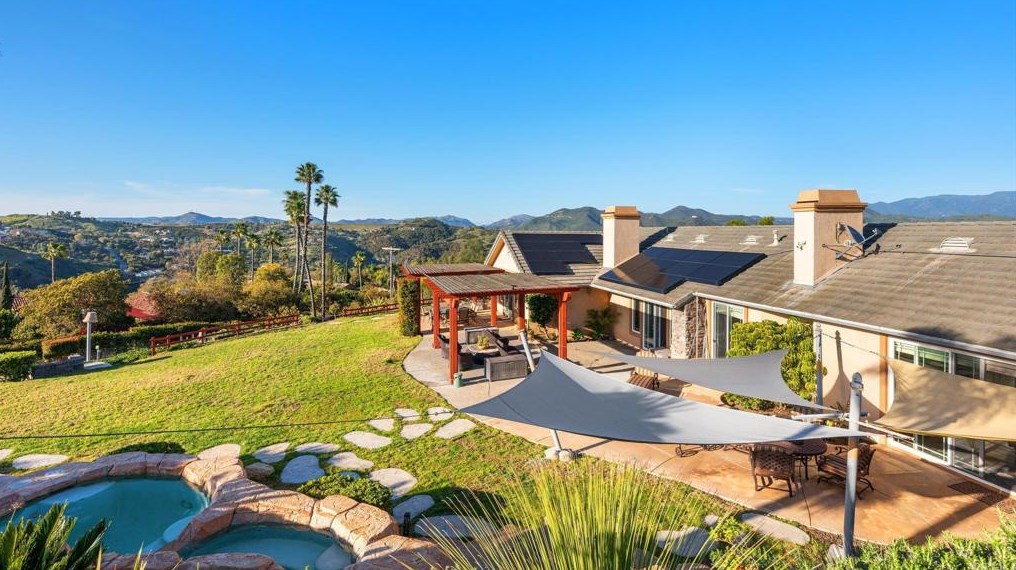 2974 Sumac Rd, Fallbrook CA  92028-8704 exterior