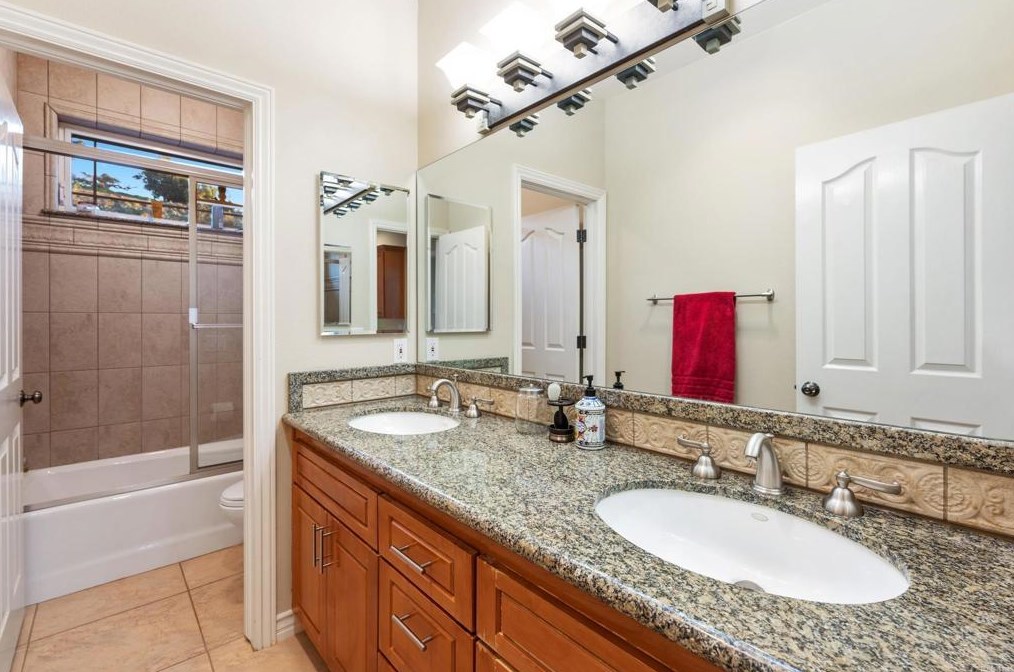 2974 Sumac Rd, Fallbrook CA  92028-8704 exterior