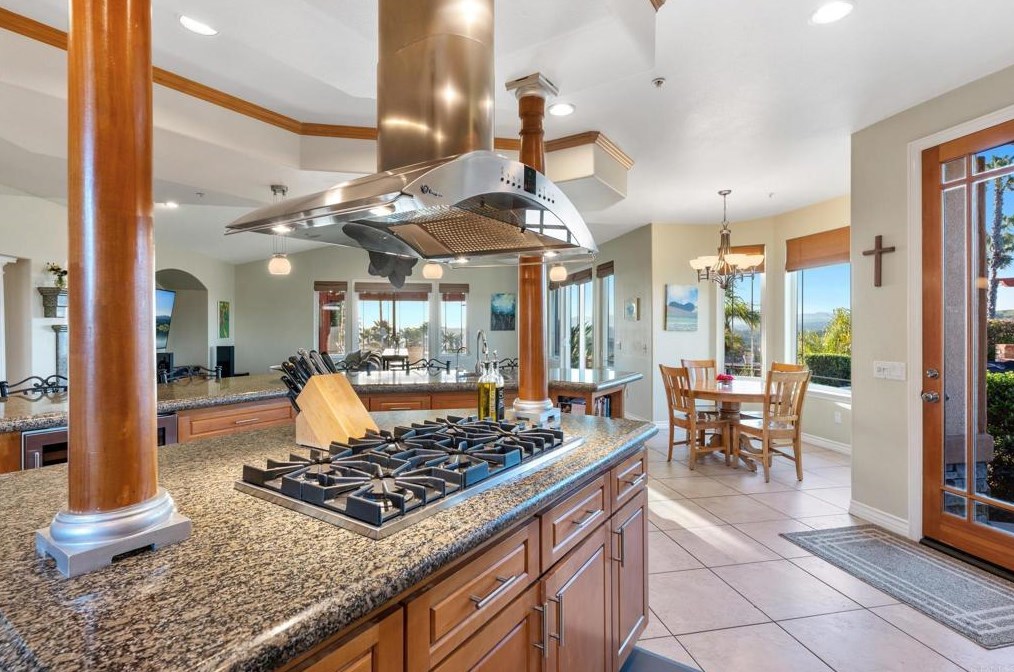 2974 Sumac Rd, Fallbrook CA  92028-8704 exterior