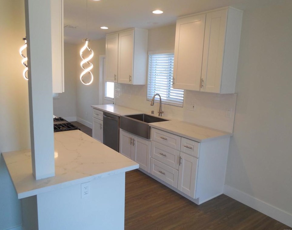 2066 Thibodo Rd, Vista, CA 92081