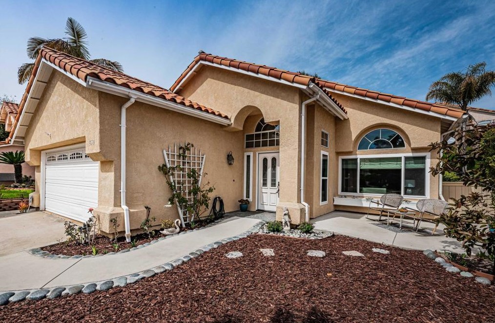 1850 Olympus Loop Dr, Vista, CA 92081