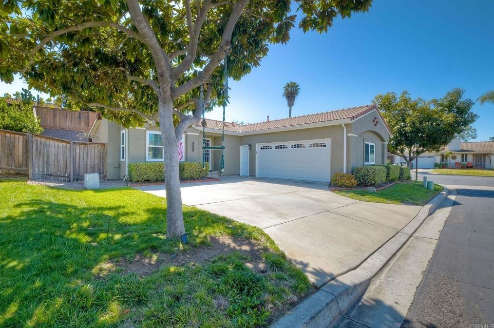 2169 Fiori Dr, Vista, CA 92084