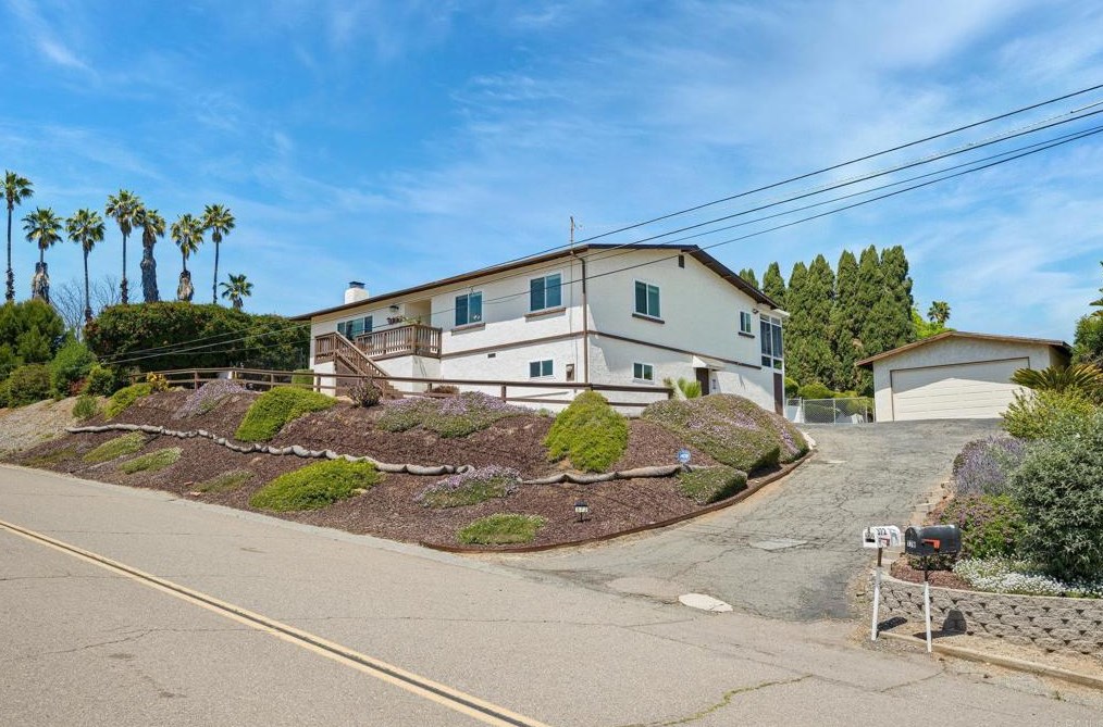 372 San Roque Dr, Escondido, CA 92025-7032