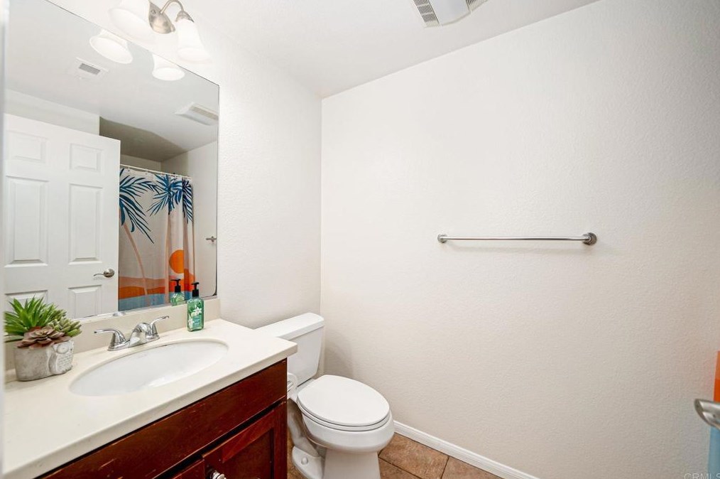 1566 Hopscotch Dr, Chula Vista CA  91915-1802 exterior