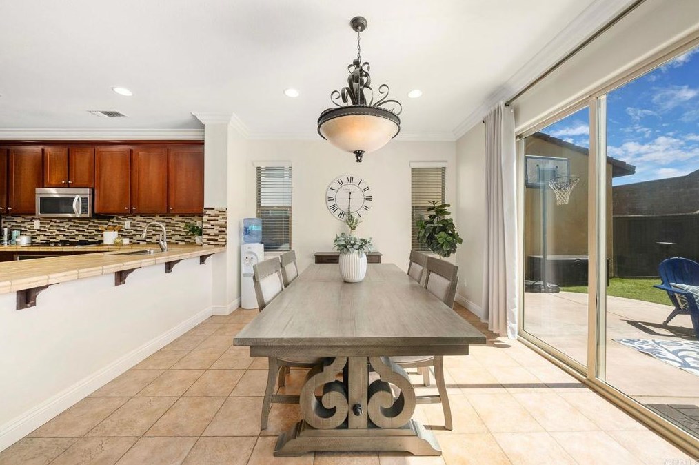 1566 Hopscotch Dr, Chula Vista CA  91915-1802 exterior