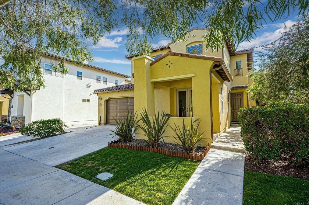 1566 Hopscotch Dr, Chula Vista, CA 91915-1802
