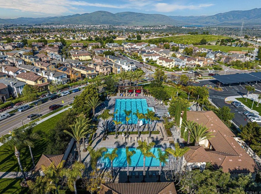 1566 Hopscotch Dr, Chula Vista CA  91915-1802 exterior