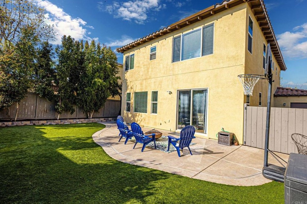 1566 Hopscotch Dr, Chula Vista CA  91915-1802 exterior