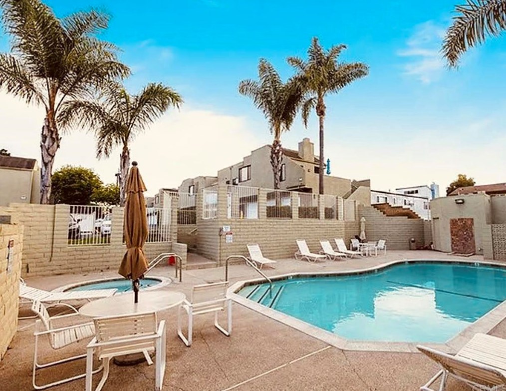 17641 Sergio Cir #202, Huntington Beach, CA 92647