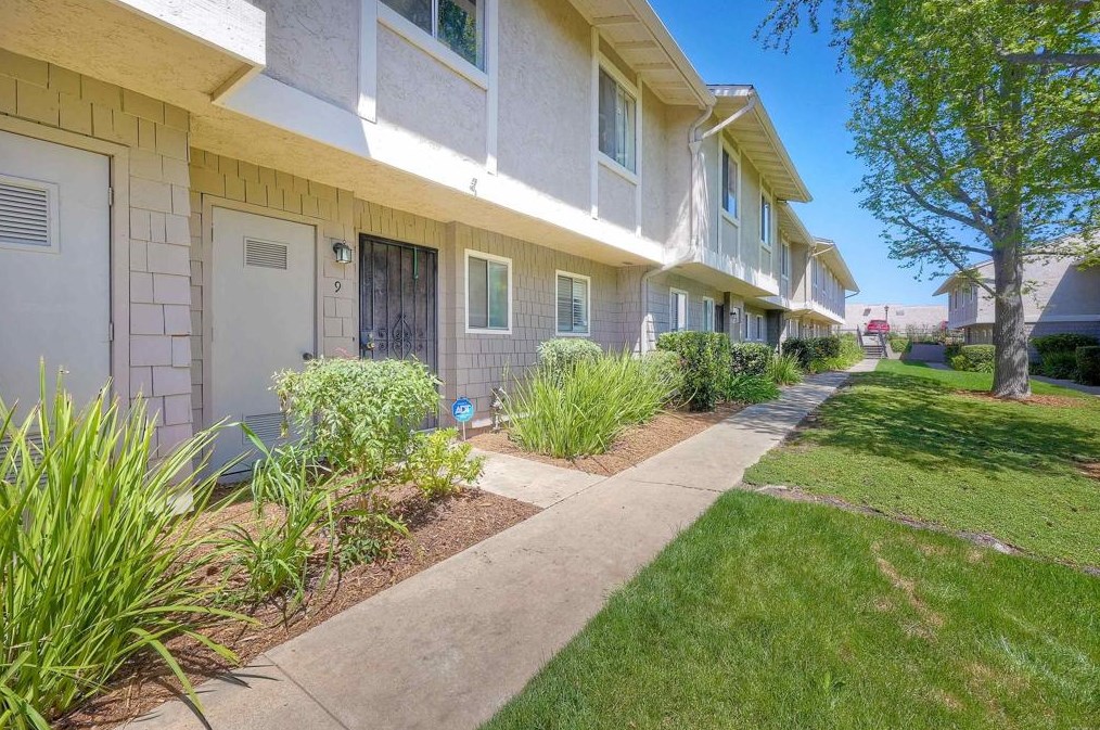 2112 E Vista Way #9, Vista, CA 92084