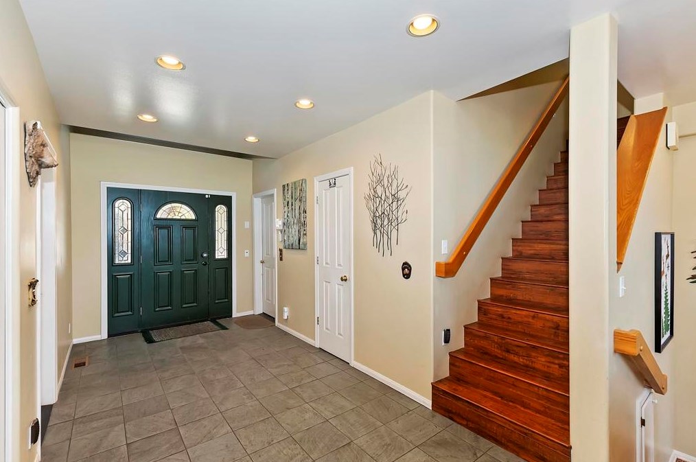 996 Feather Mountain Dr, Big Bear City, CA 92314