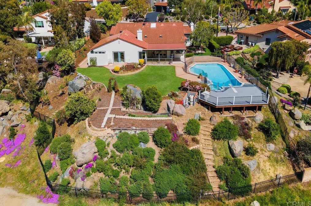 3325 Vista Rocosa, Escondido, CA 92029-7946