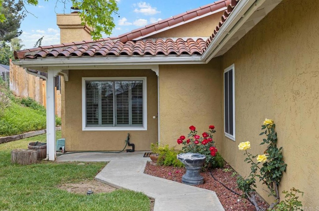 944 Avenida Campana, Fallbrook, CA 92028-3571
