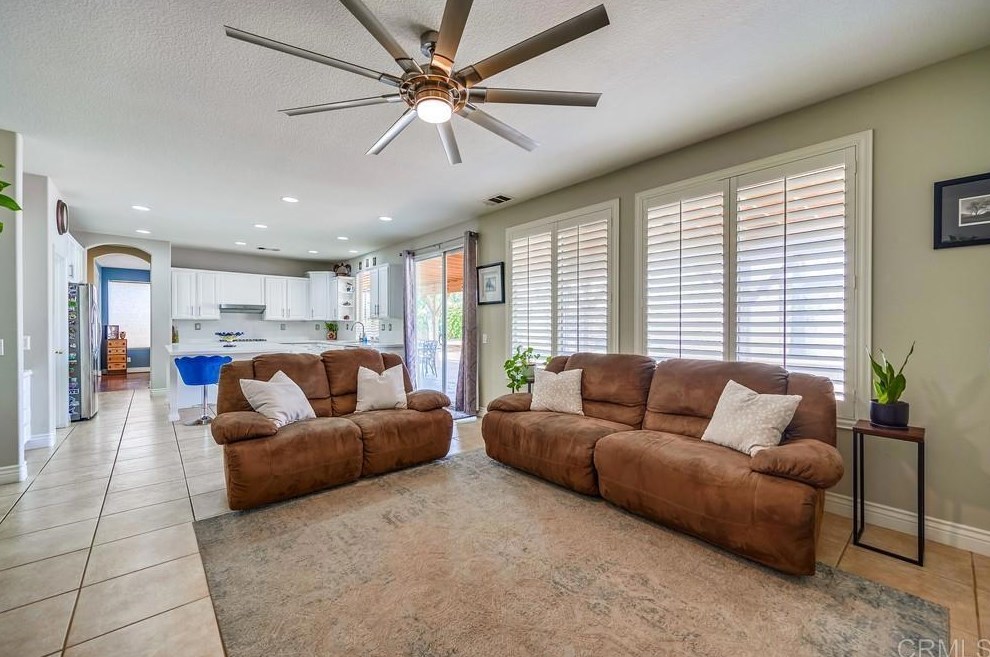 26574 Evergreen Ave, Murrieta CA  92563-4044 exterior