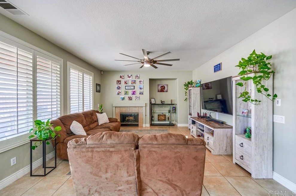 26574 Evergreen Ave, Murrieta CA  92563-4044 exterior