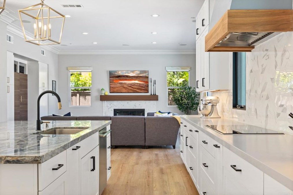 625 Lynwood Dr, Encinitas, CA 92024
