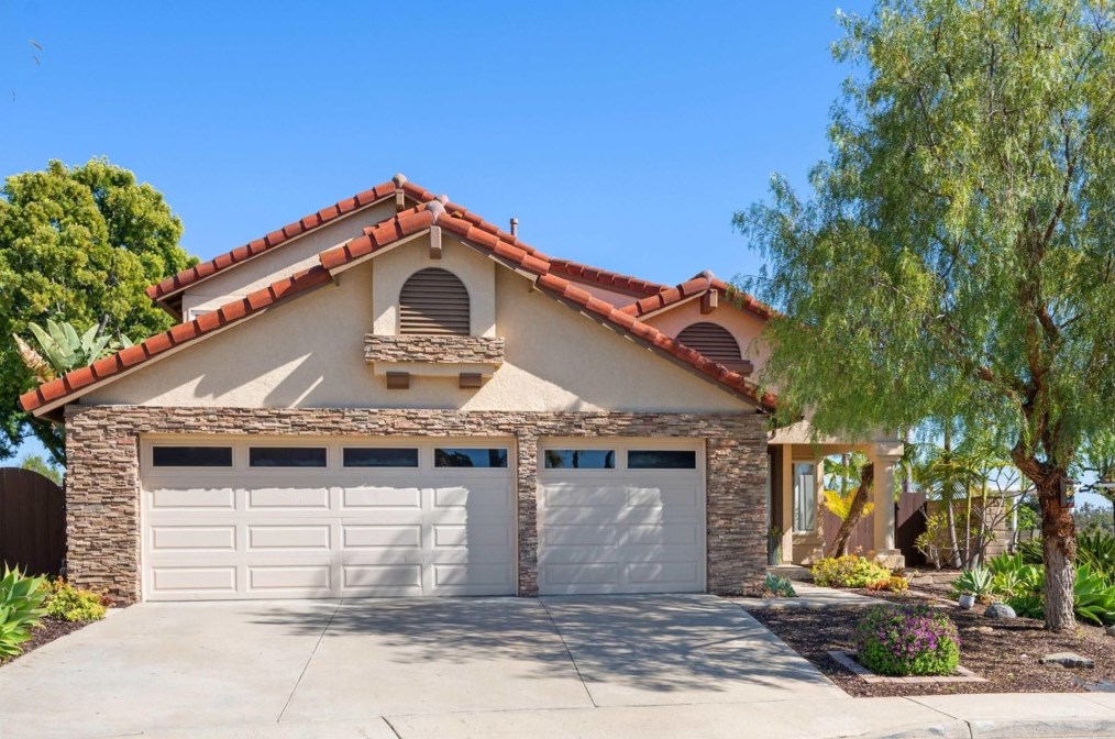 1944 Vineyard Ave, Vista, CA 92081