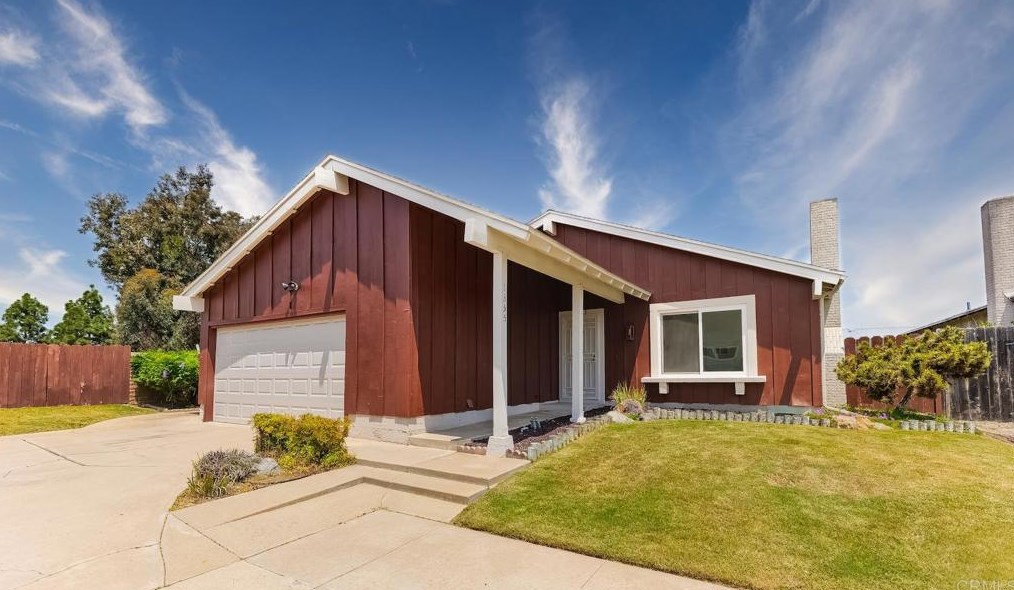 1355 Blue Falls Dr, Chula Vista CA  91910-6805 exterior
