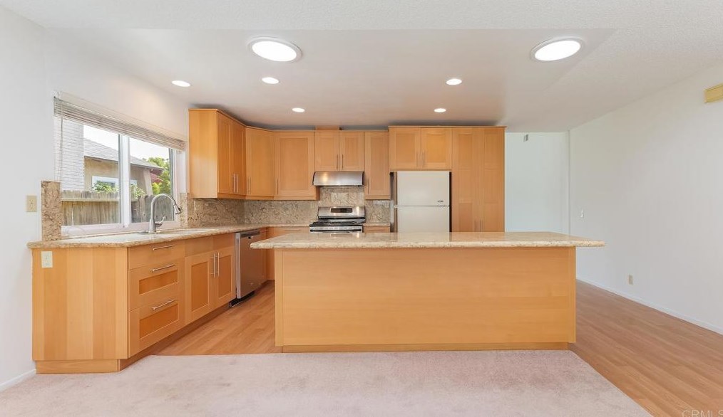 1355 Blue Falls Dr, Chula Vista CA  91910-6805 exterior