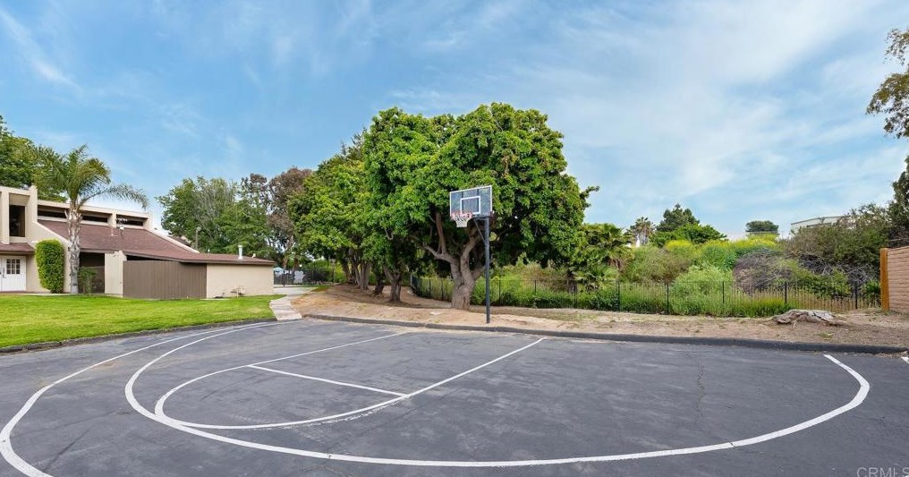 1355 Blue Falls Dr, Chula Vista CA  91910-6805 exterior