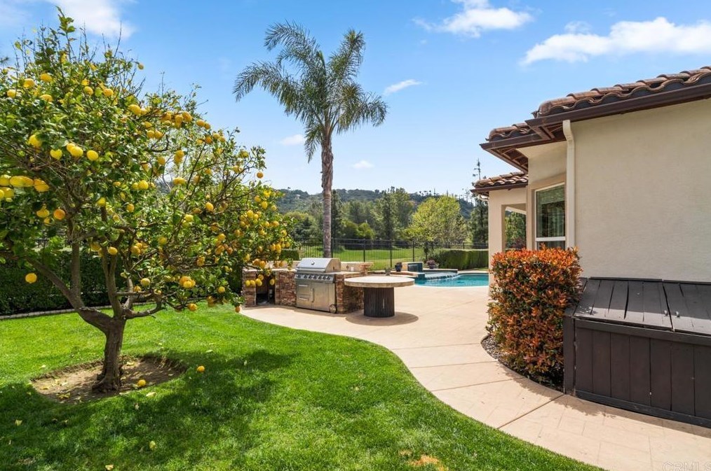 14321 Sawgrass Cir, Valley Center, CA 92082
